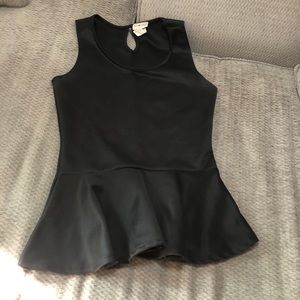 EUC. FORM FITTING dressy top!